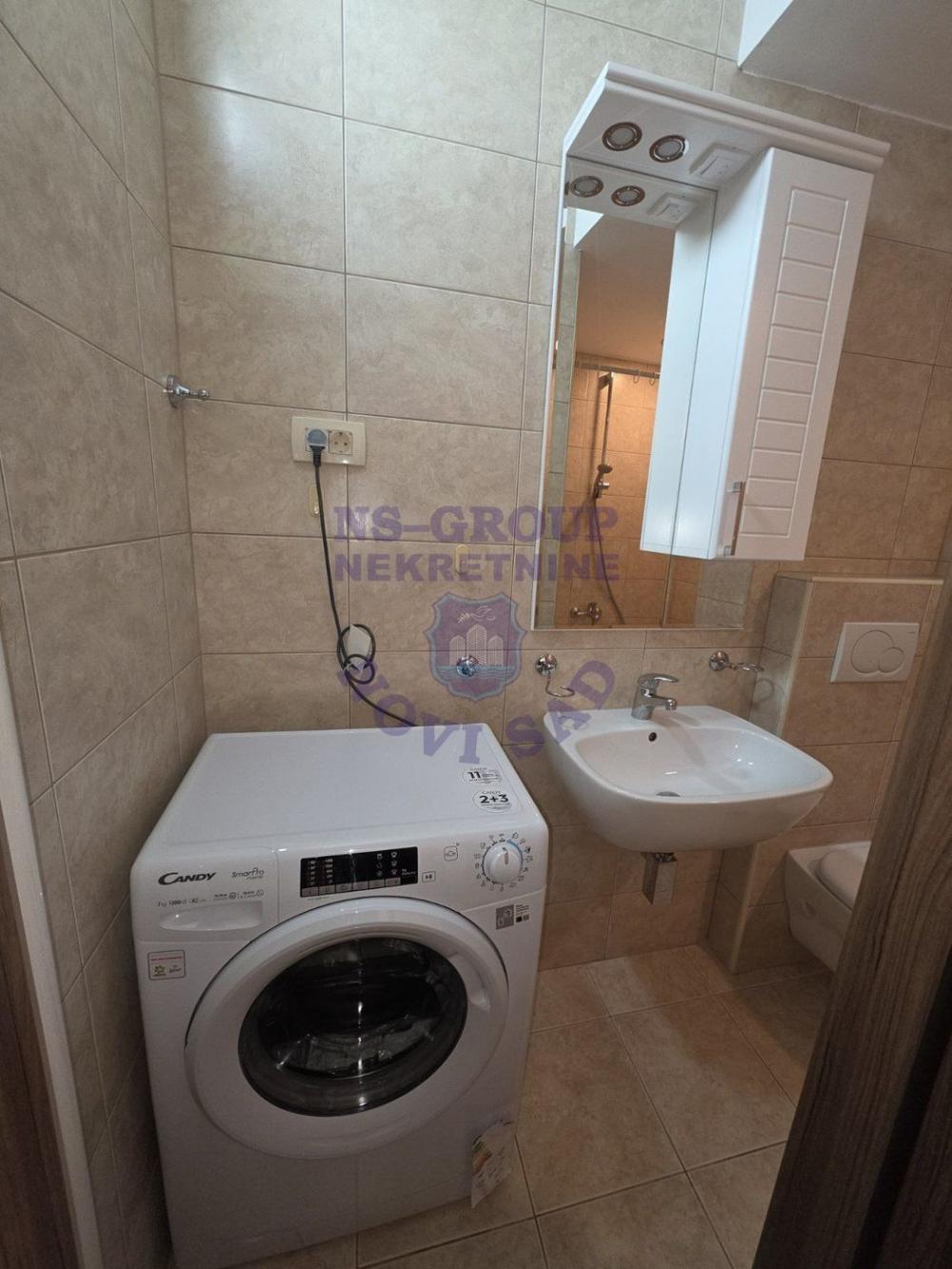 Slika 8 - Dvosoban, 42m2, Beogradski kej Novi Sad, sa terasom, ima lift