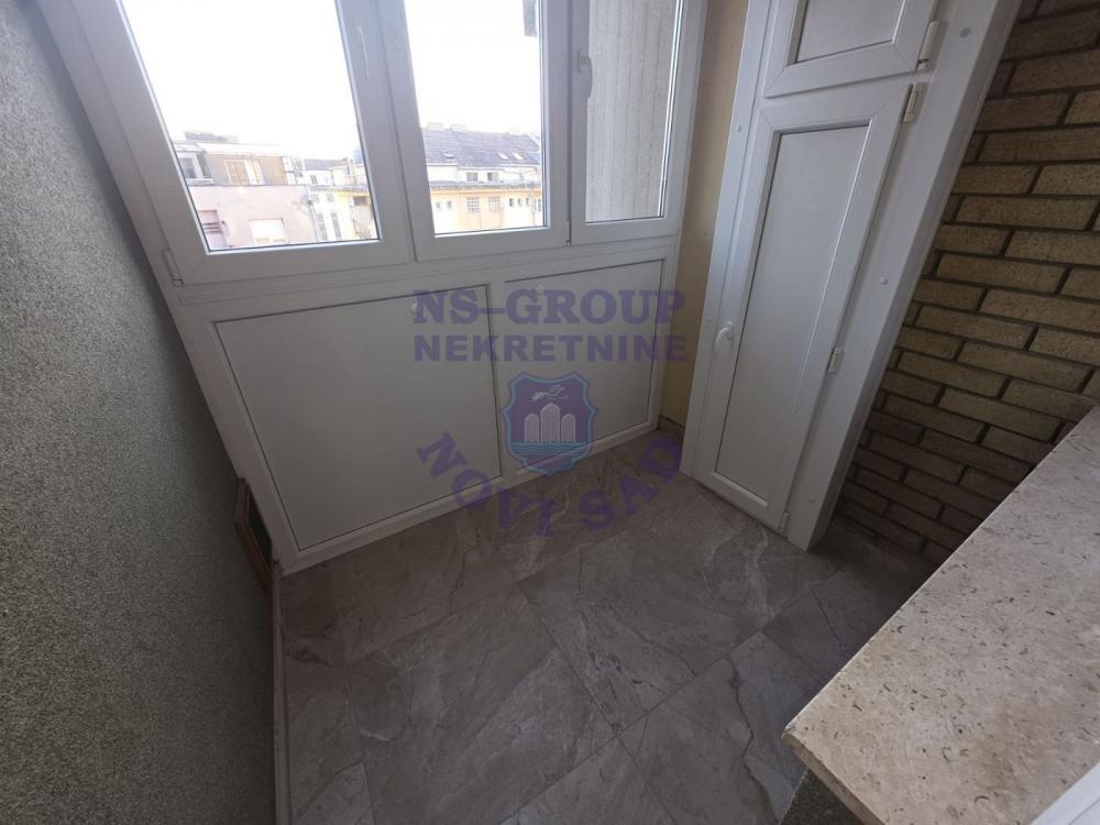 Slika 9 - Dvosoban, 42m2, Beogradski kej Novi Sad, sa terasom, ima lift