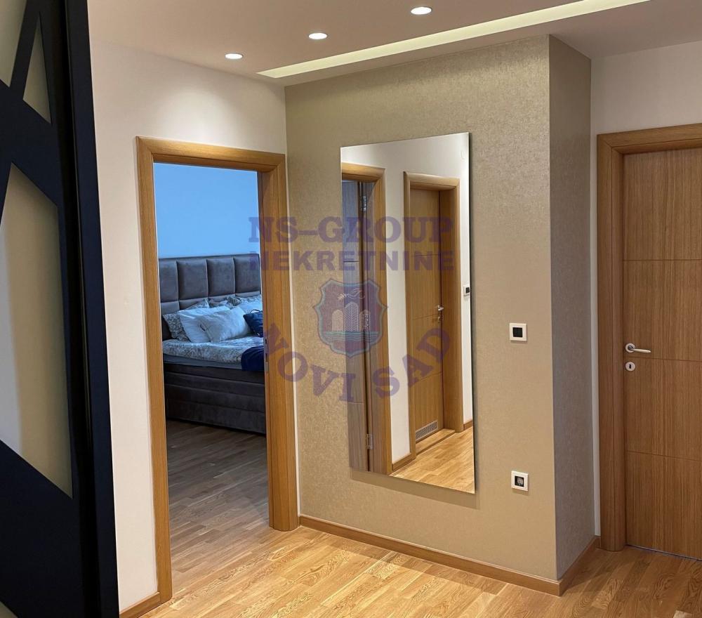 Slika 4 - Cetvorosoban stan na novoj Detelinair!