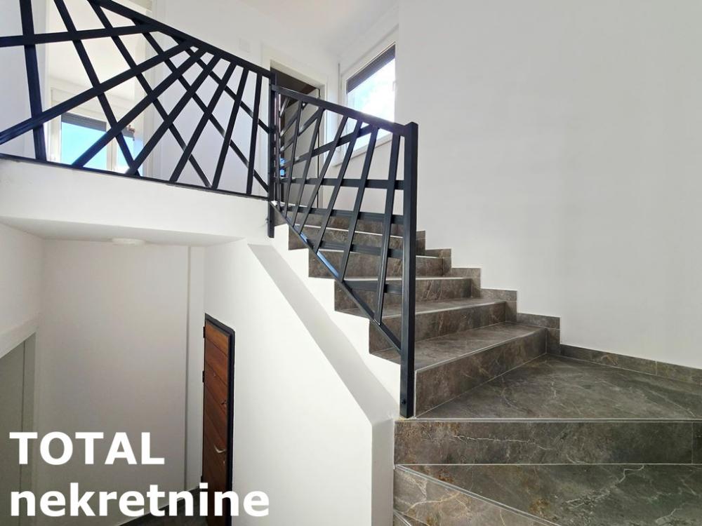 Slika 9 - Stan,NOVI SAD,TELEP,kv: 110.00, € 270000, ID: 1102319