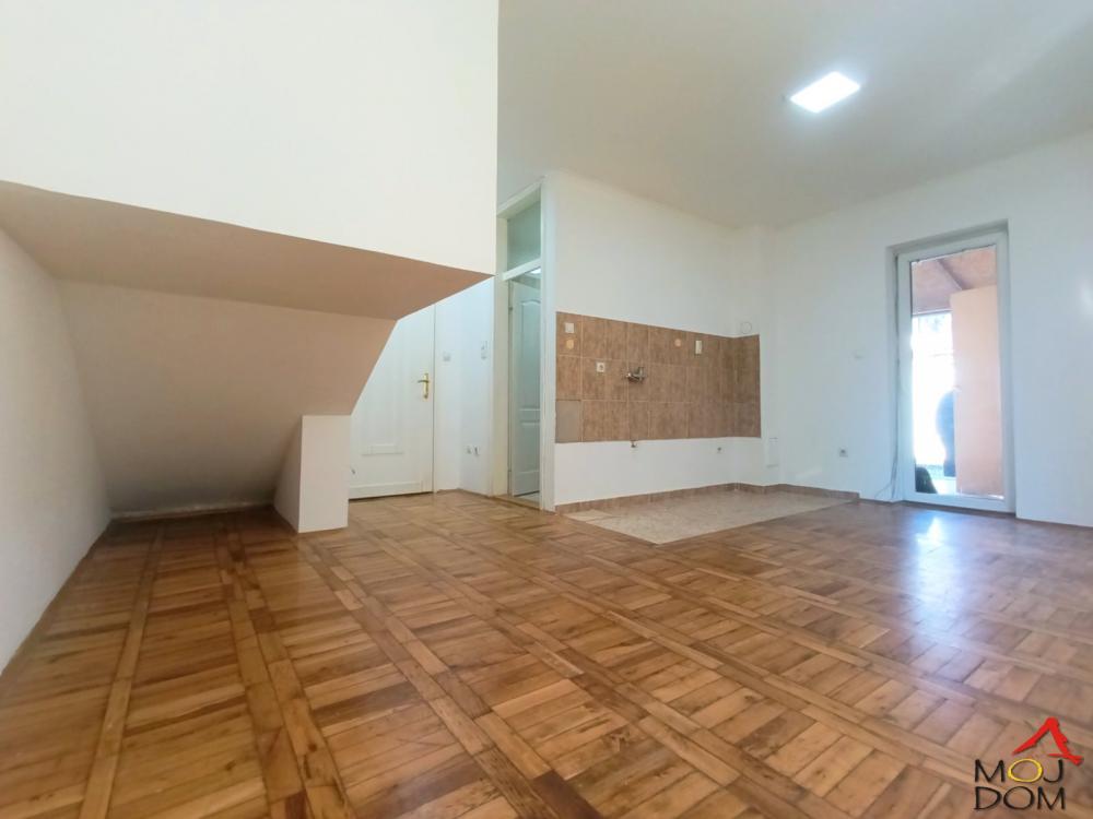 Slika 3 - Stan,NOVI SAD,TELEP,kv: 33, € 61800, ID: 1031936