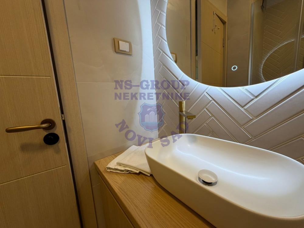 Slika 9 - Prelep, kompletno namešten dvosoban stan u centru Novog Sada