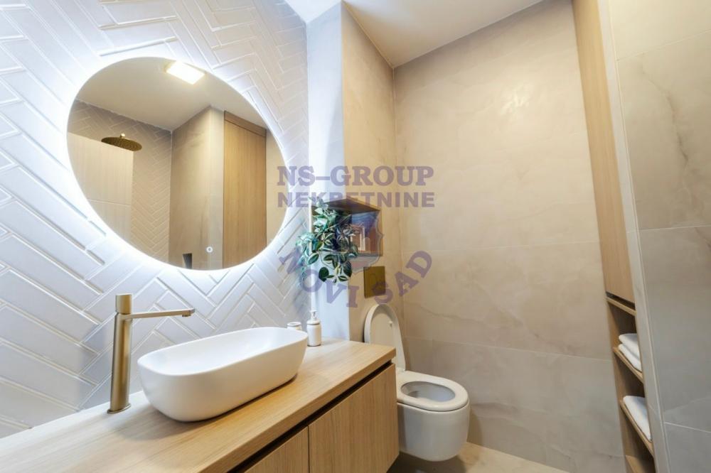 Slika 11 - Prelep, kompletno namešten dvosoban stan u centru Novog Sada