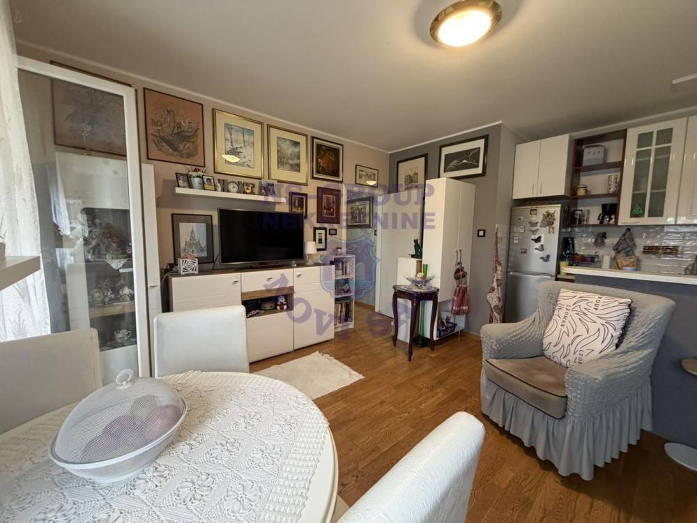 Slika 2 - 565236-Na prodaju odličan stan površine 43m² na traženoj lokaciji – Somborska Rampa. 