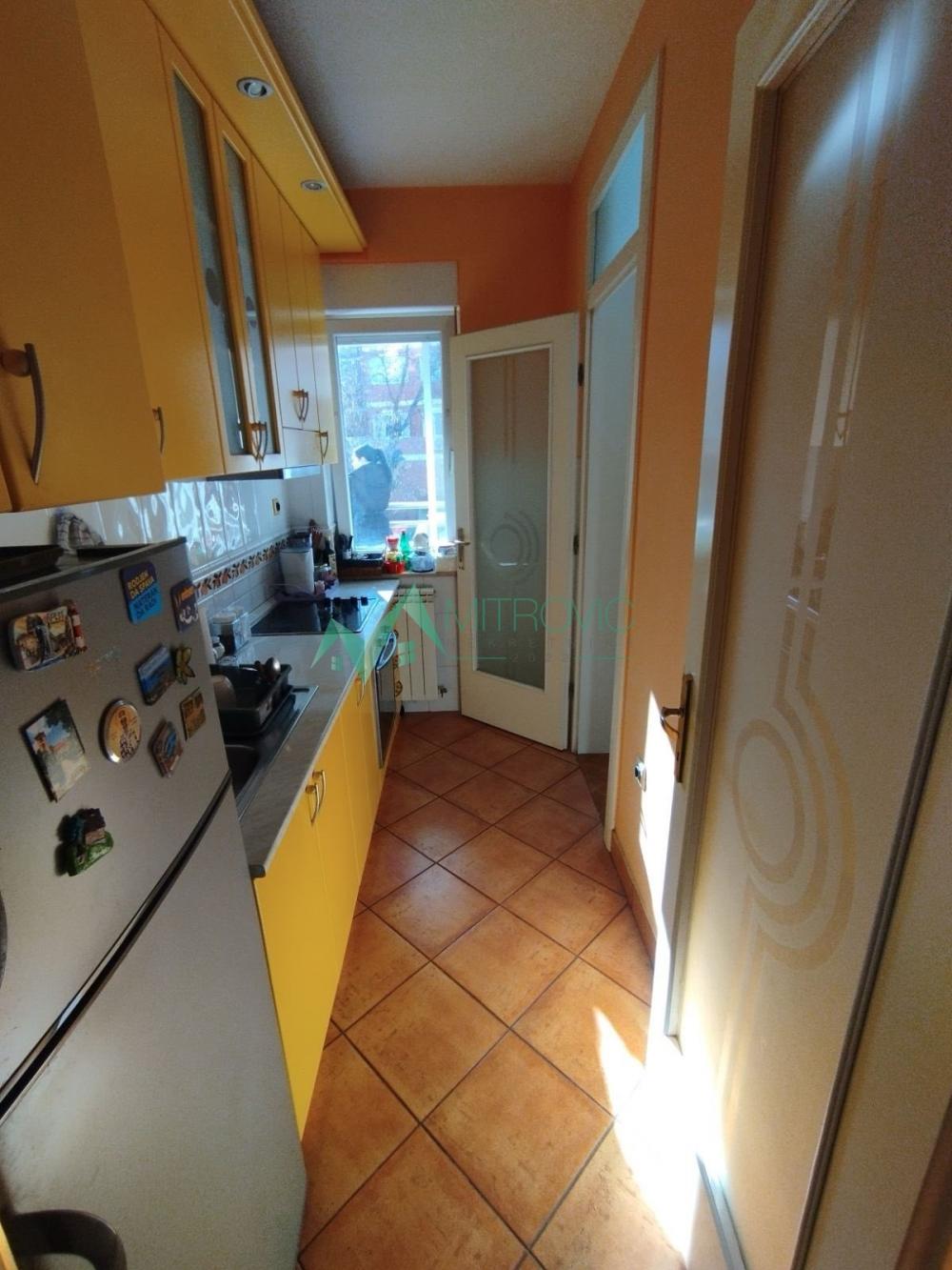 Slika 6 - FENOMENALAN TROSOBAN STAN NA LIMANU- izuzetna ponuda 