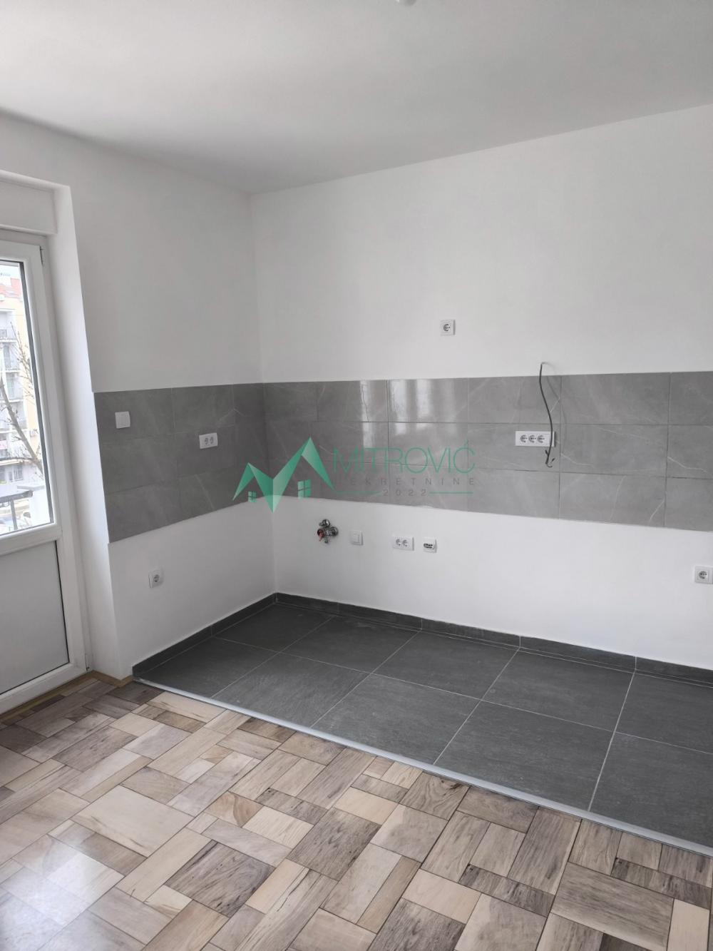 Slika 1 - FENOMENALAN, KOMPLETNO RENOVIRAN, DVOIPOSOBAN NA GRBAVICI- izuzetna ponuda 