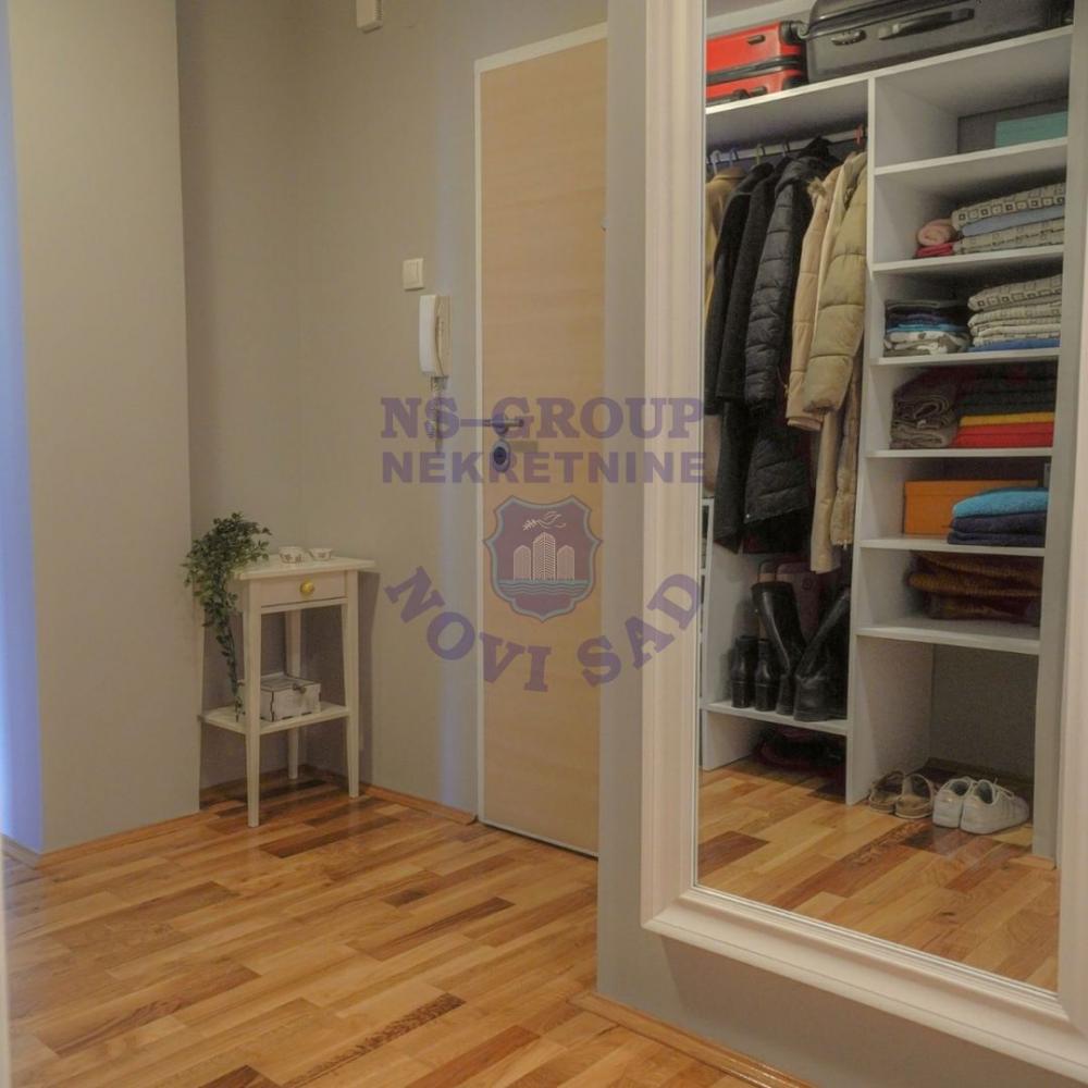 Slika 0 - Trosoban stan na Limanu 4 