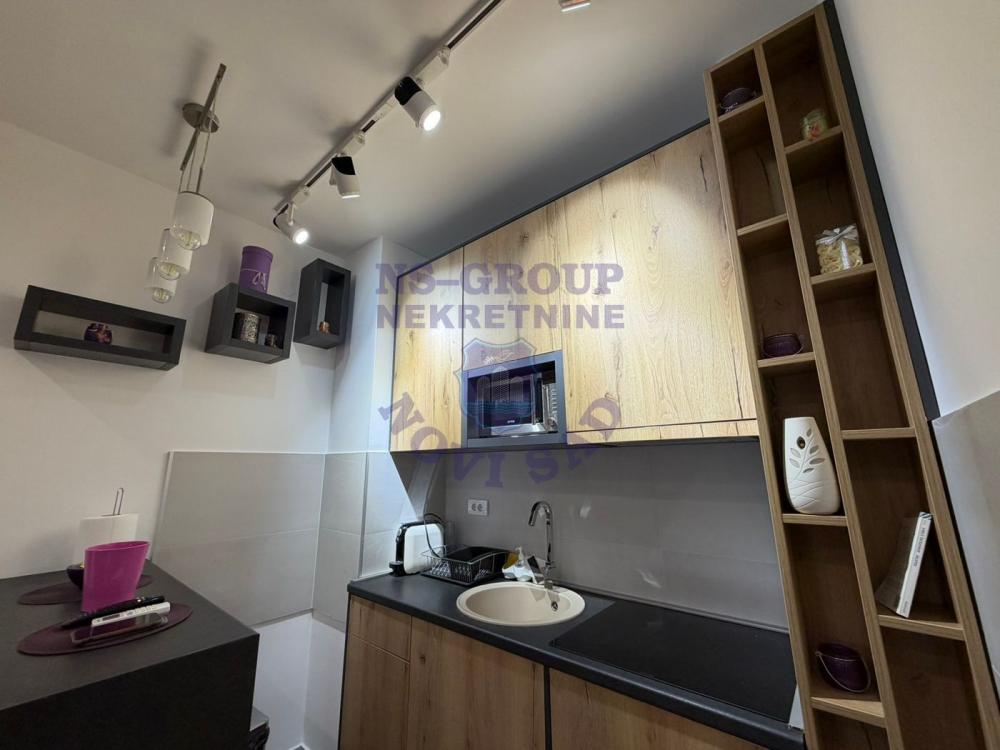 Slika 6 - Jednosoban, 28m2, Socijalno Novi Sad, sa terasom, ima lift