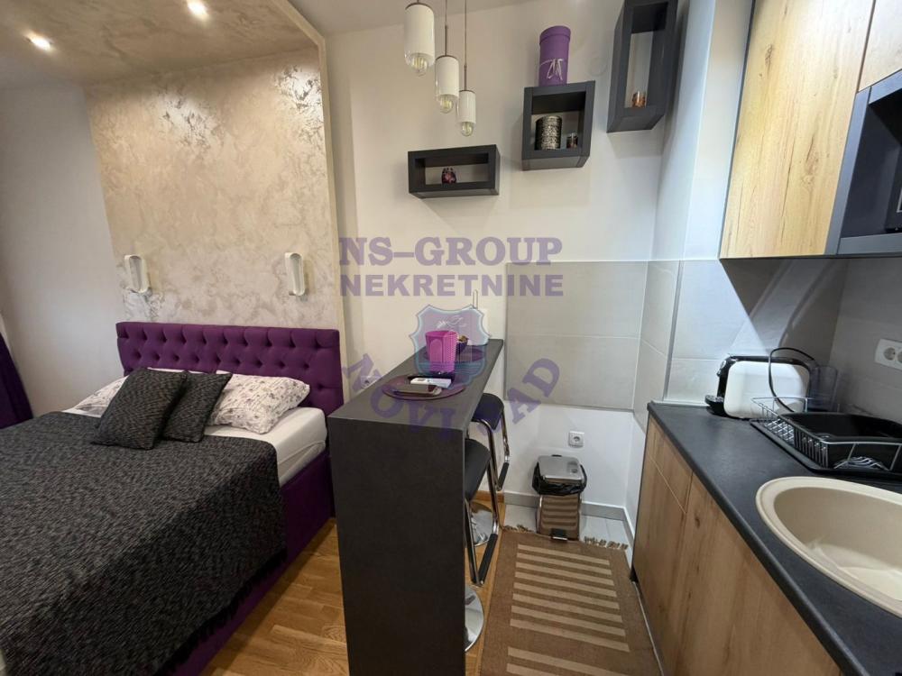 Slika 1 - Jednosoban, 28m2, Socijalno Novi Sad, sa terasom, ima lift