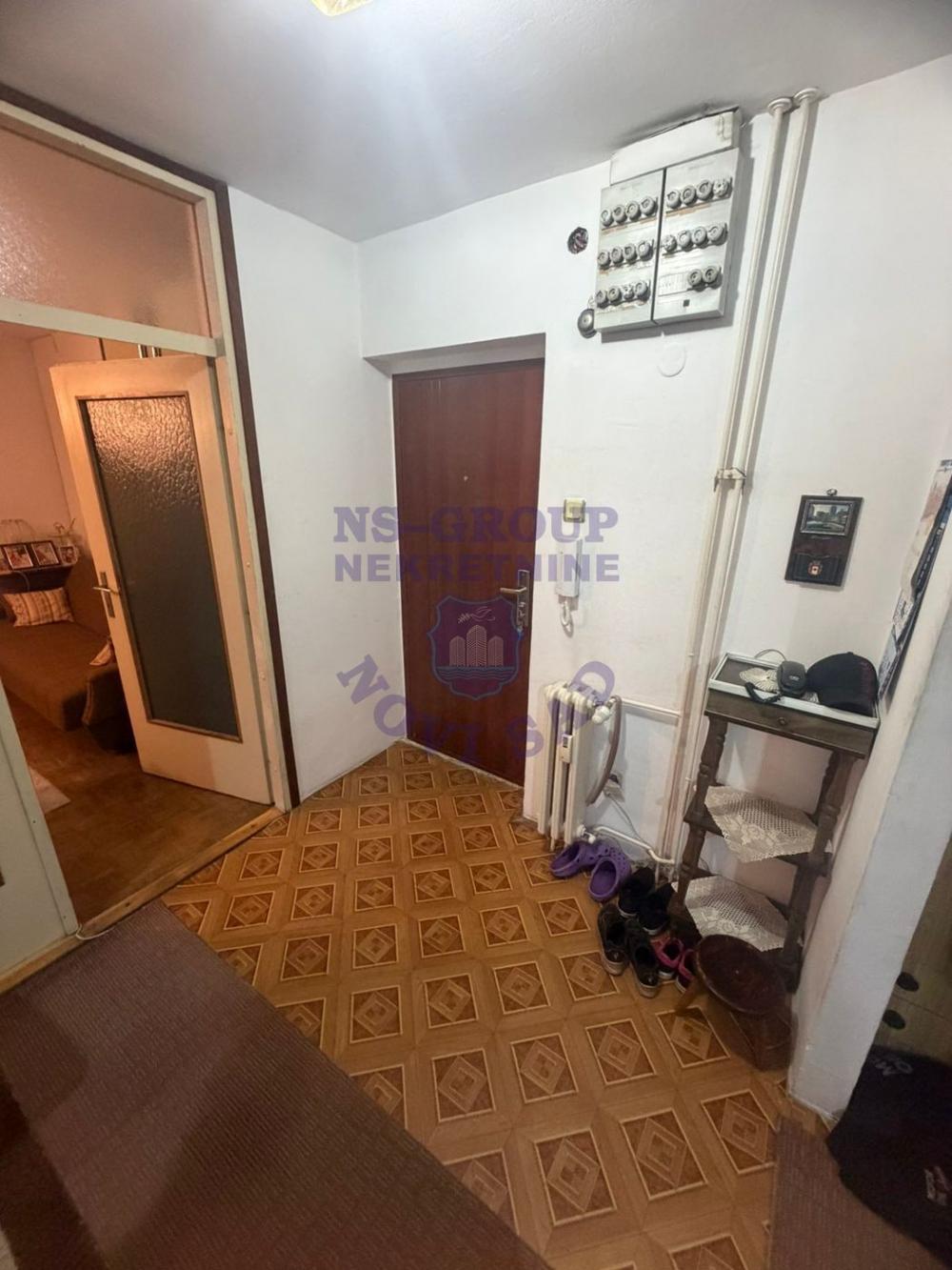 Slika 5 - Odlican dvosoban stan na Petrovaradinu 