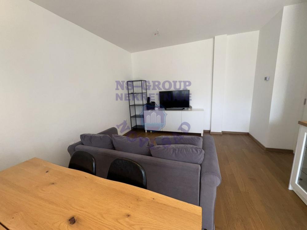 Slika 1 - Dvoiposoban, 63m2, Podbara Novi Sad, sa terasom, ima lift