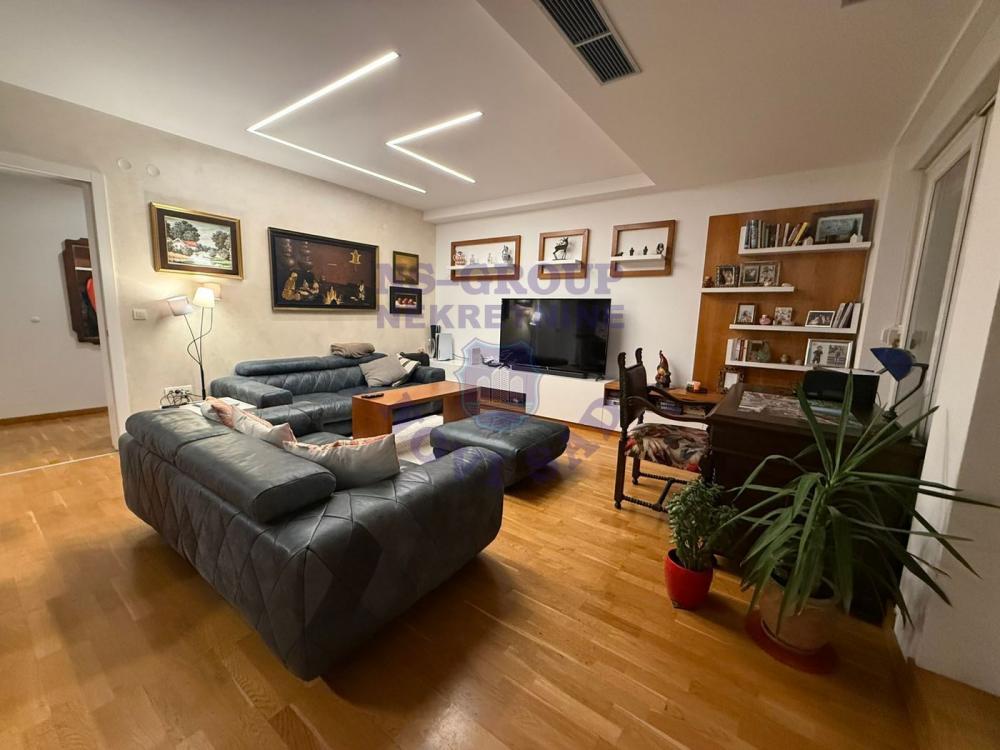 Slika 1 - Lux četvorosoban stan u Sremskoj Kamenici - 565698