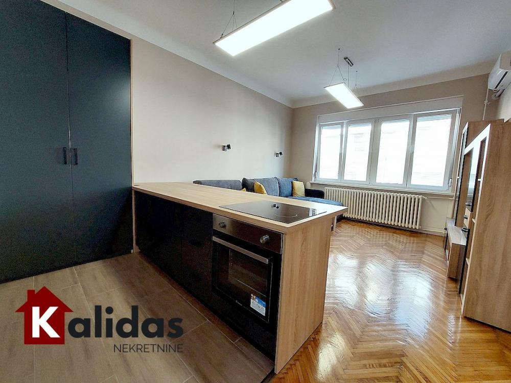 Slika 2 - Stan,NOVI SAD,CENTAR,kv: 32, € 123600, ID: 1008635