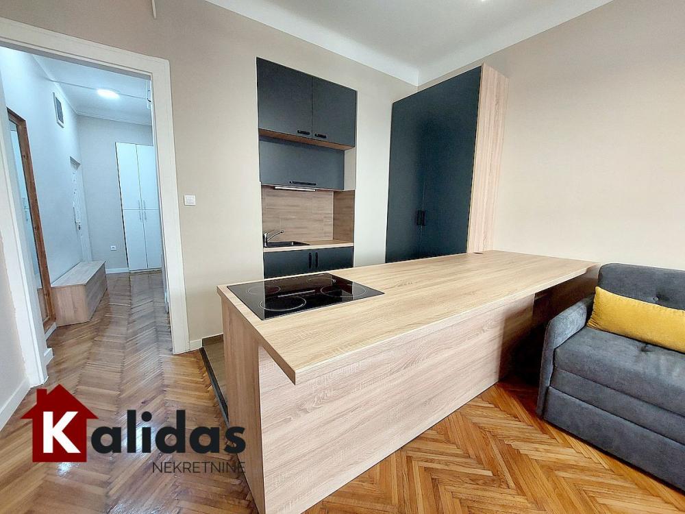 Slika 3 - Stan,NOVI SAD,CENTAR,kv: 32, € 123600, ID: 1008635