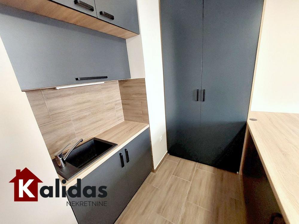 Slika 5 - Stan,NOVI SAD,CENTAR,kv: 32, € 123600, ID: 1008635