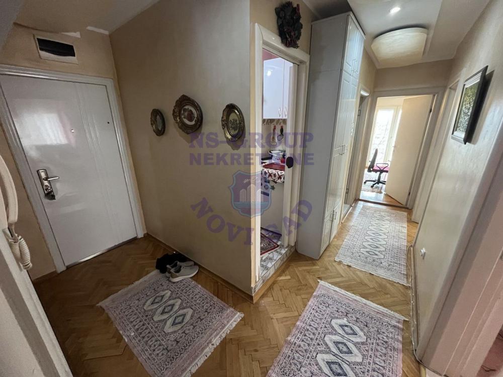 Slika 3 - Četvorosoban, 72m2, Beogradski kej Novi Sad, sa terasom, ima lift