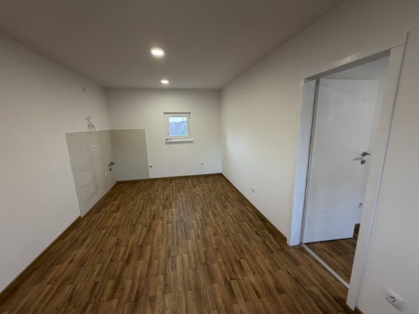 Slika 1 - Stan,PETROVARADIN,PETROVARADIN,kv: 36, € 80300, ID: 1019311
