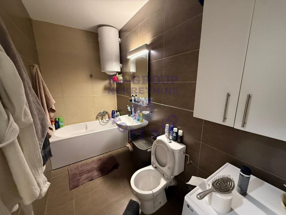 Slika 1 - Četvorosoban, 114m2, Sremska Kamenica Novi Sad, sa terasom, ima lift