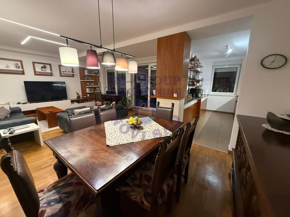 Glavna slika -Četvorosoban, 114m2, Sremska Kamenica Novi Sad, sa terasom, ima lift