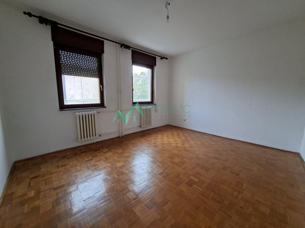 Glavna slika -Na prodaju – Komforan trosoban stan, 95 m² kod Sajma 