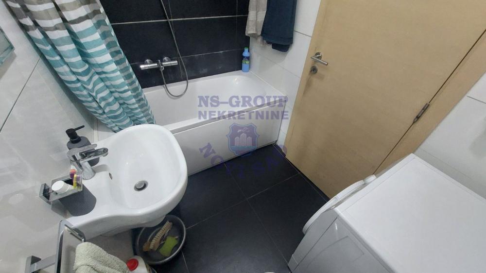 Slika 3 - Dvosoban, 42m2, Bulevar Evrope Novi Sad, sa terasom, ima lift