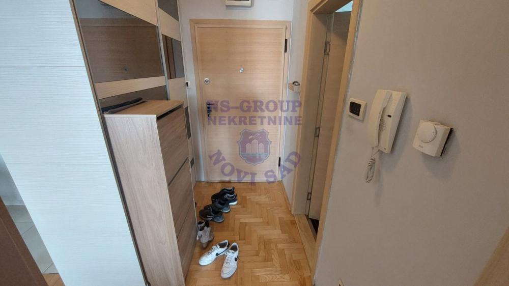 Slika 4 - Dvosoban, 42m2, Bulevar Evrope Novi Sad, sa terasom, ima lift