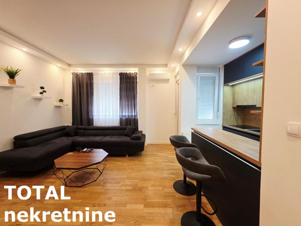 Slika 8 - Stan,PETROVARADIN,PETROVARADIN,kv: 42.00, € 121500, ID: 1102227