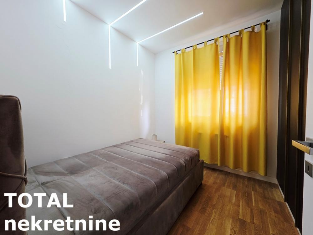 Slika 11 - Stan,PETROVARADIN,PETROVARADIN,kv: 42.00, € 121500, ID: 1102227