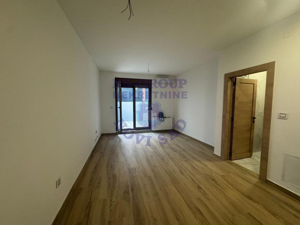 Glavna slika -565856-Na prodaju je potpuno nova garsonjera od 27 m², smeštena na prizemlju moderne zgrade u samom centru Novog Sada.