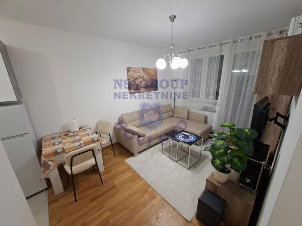 Glavna slika -Dvoiposoban stan na Podbari 