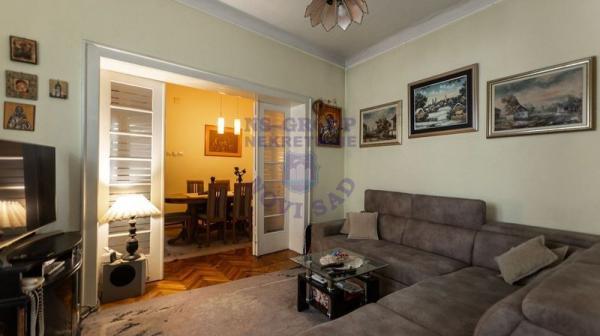 Slika 1 - Dvoiposoban stan u centru grada!