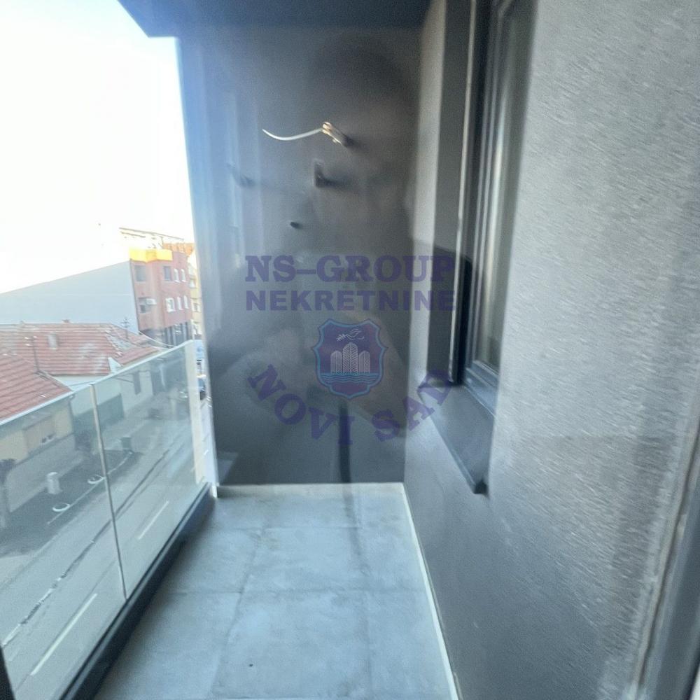 Slika 4 - Trosoban, 65m2, Telep Novi Sad, sa terasom, ima lift