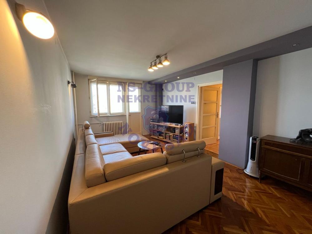 Slika 1 - Trosoban stan na Bulevaru!