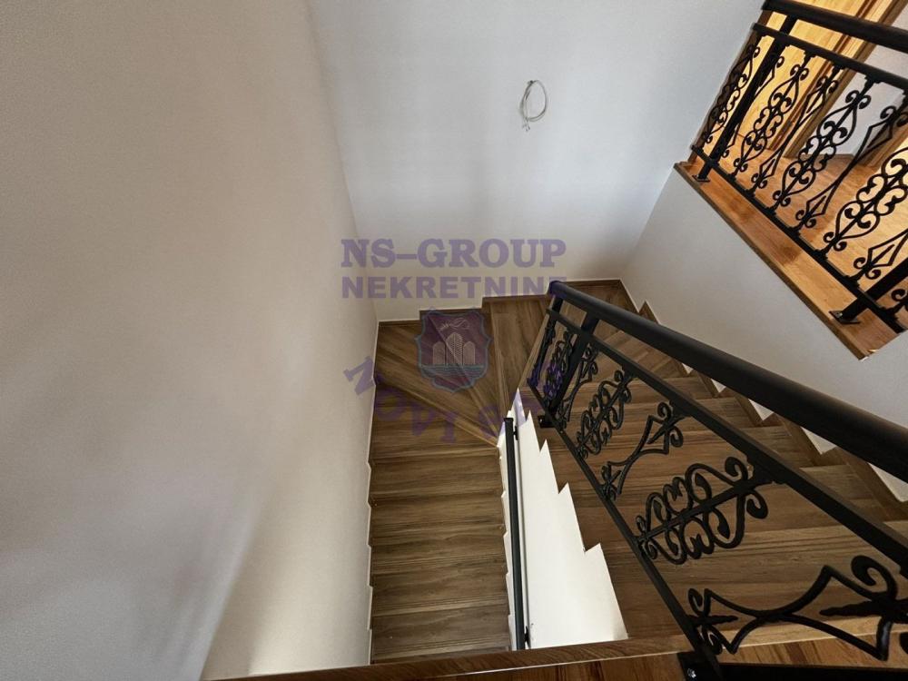 Slika 9 - Fantastican cetvorosoban stan na Petrovaradinu