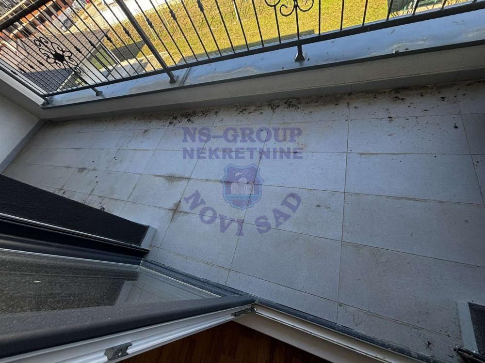 Slika 11 - Fantastican cetvorosoban stan na Petrovaradinu