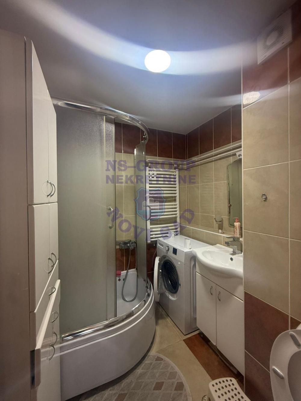 Slika 2 - Trosoban u Petrovaradinu!