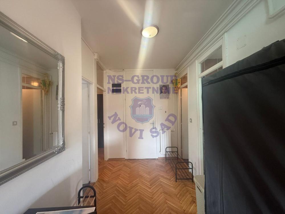 Slika 3 - Trosoban u Petrovaradinu!