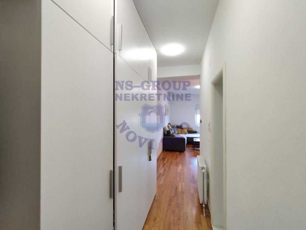 Slika 6 - Nameštena, bez ulaganja, prelepo uređena garsonjera na Petrovaradinu! š. 565944