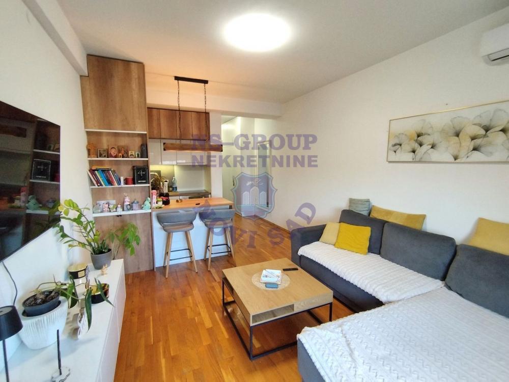 Slika 2 - Nameštena, bez ulaganja, prelepo uređena garsonjera na Petrovaradinu! š. 565944