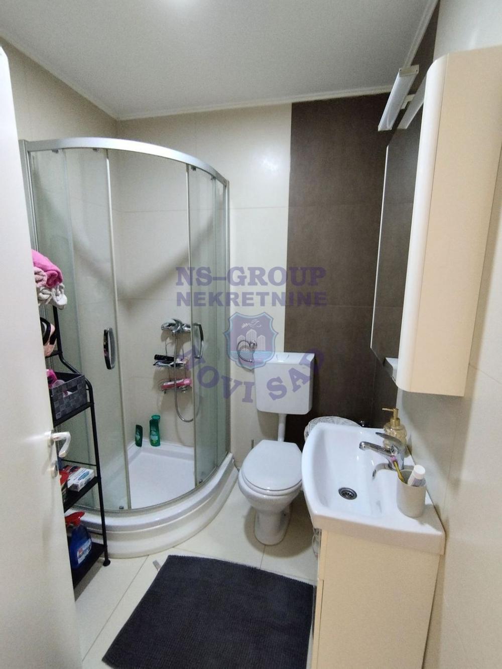 Slika 8 - Nameštena, bez ulaganja, prelepo uređena garsonjera na Petrovaradinu! š. 565944