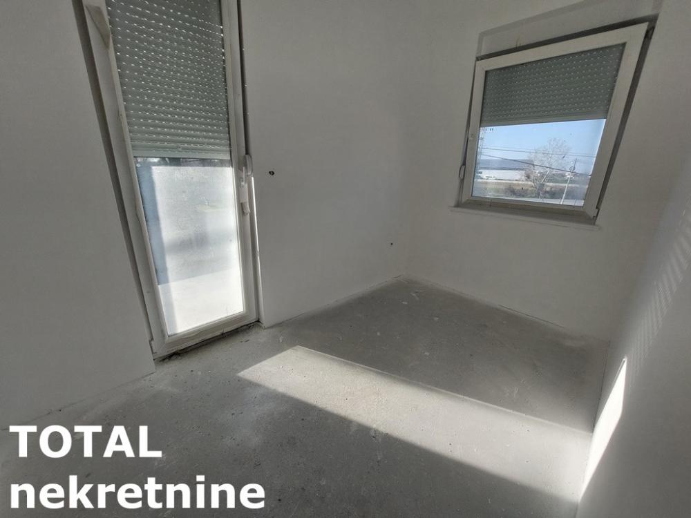 Slika 5 - Stan,NOVI SAD,ADICE,kv: 43.00, € 95000, ID: 1102135