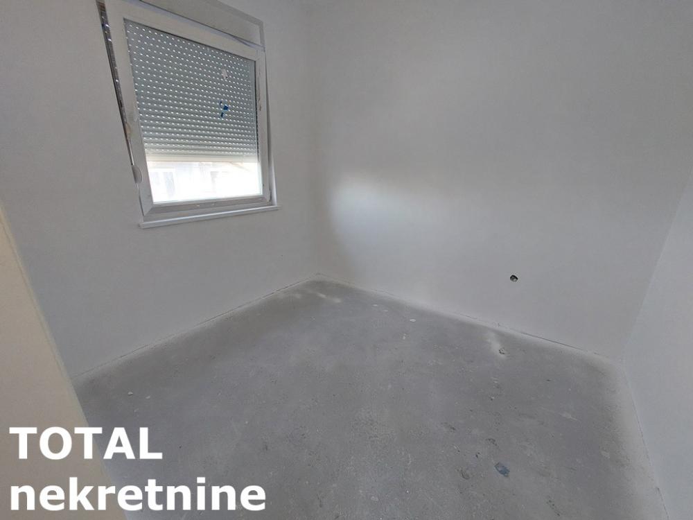 Slika 4 - Stan,NOVI SAD,ADICE,kv: 43.00, € 95000, ID: 1102135