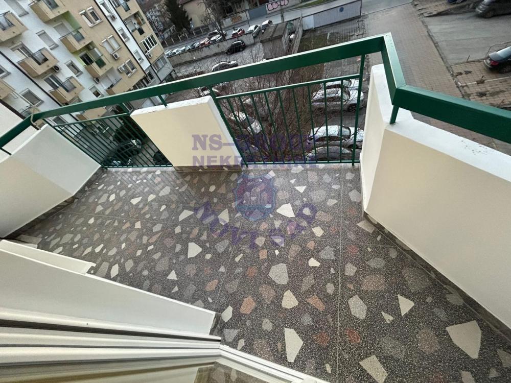 Slika 1 - Prodaja stana, 55m2, Adamovićevo naselje Novi Sad, sa terasom, ima lift