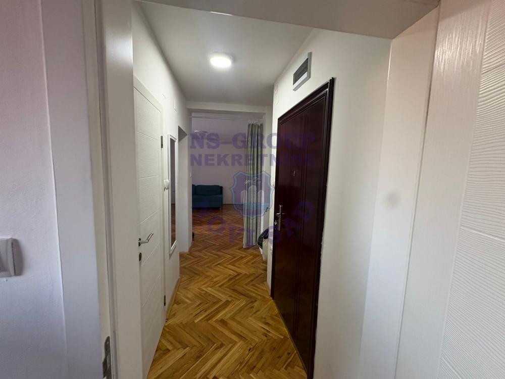 Slika 1 - Dvosoban, 44m2, Bulevar patrijarha Pavla (Somborski bulevar) Novi Sad, sa terasom