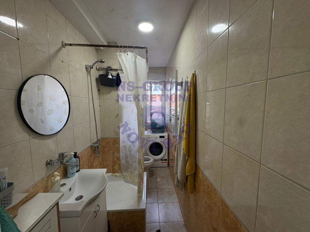 Slika 5 - Dvosoban, 44m2, Bulevar patrijarha Pavla (Somborski bulevar) Novi Sad, sa terasom