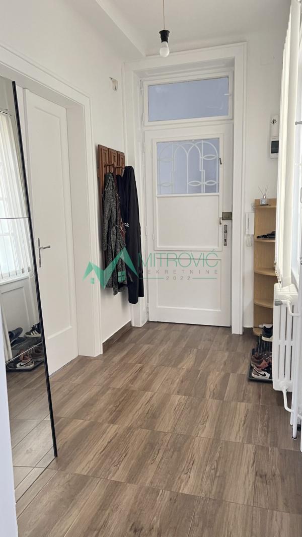 Slika 6 - FENOMENALAN DVOSOBAN, SALONSKI STAN OD 56m² U CENTRU – KEJ- izuzetna ponuda 