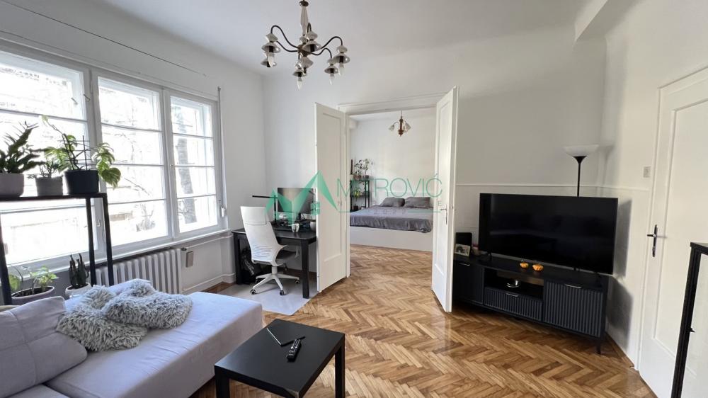 Slika 1 - FENOMENALAN DVOSOBAN, SALONSKI STAN OD 56m² U CENTRU – KEJ- izuzetna ponuda 