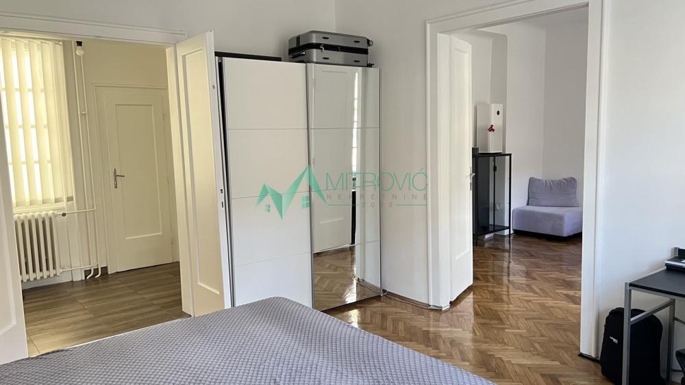 Slika 4 - FENOMENALAN DVOSOBAN, SALONSKI STAN OD 56m² U CENTRU – KEJ- izuzetna ponuda 