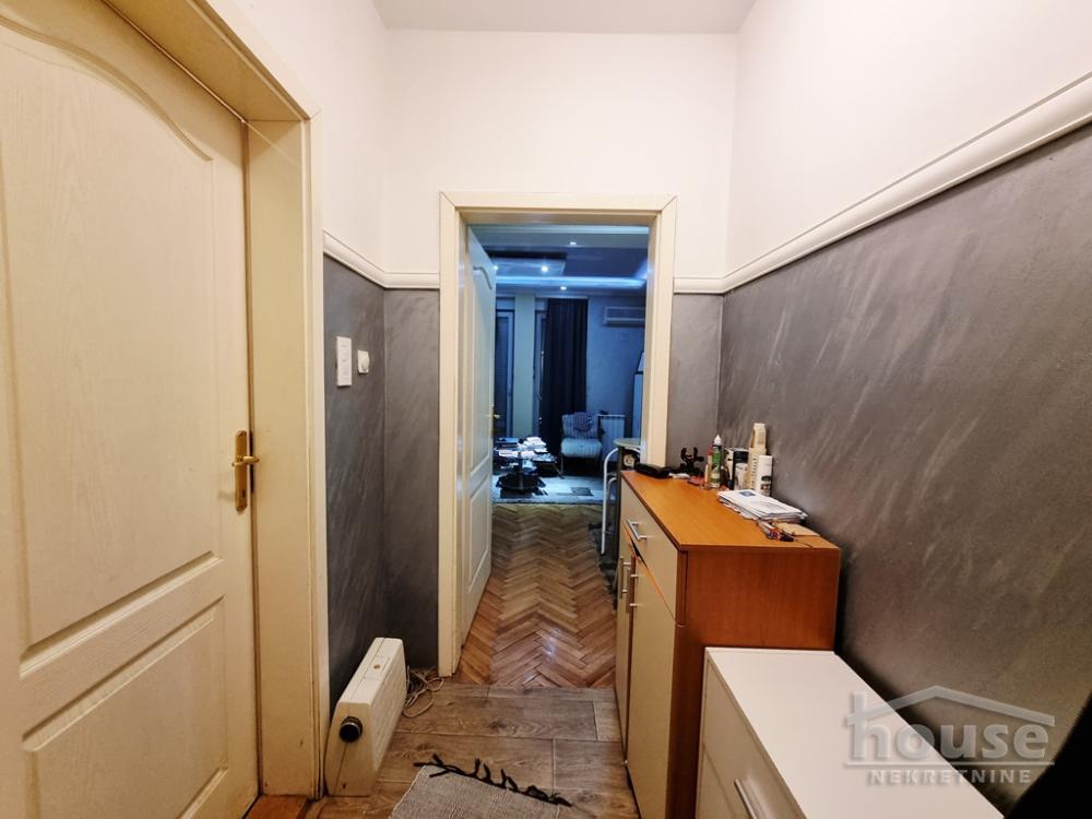 Slika 4 - Stan,NOVI SAD,BULEVAR,kv: 24.00, € 82500, ID: 1065298