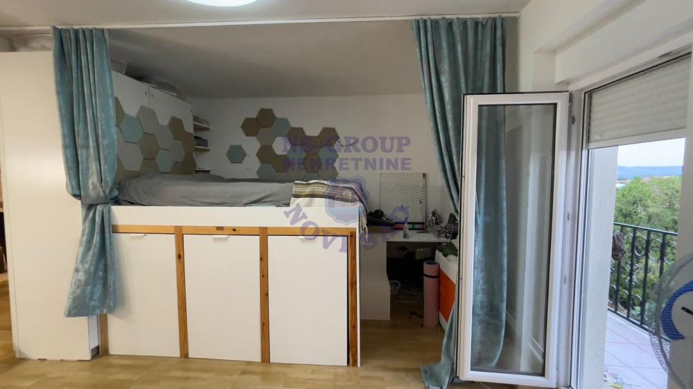 Slika 4 - Prelep, komplet namešten četvorosoban stan kod Lipovog Gaja